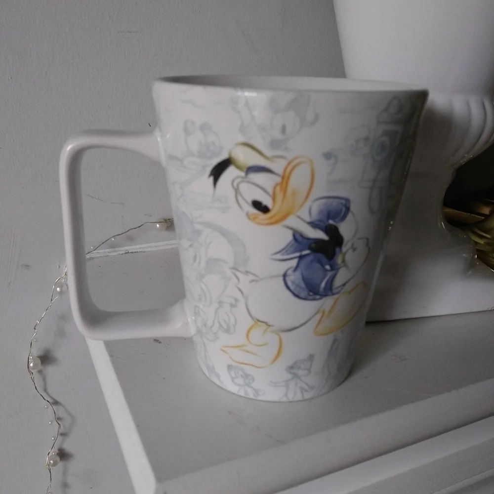 Walt Disney‎ store Donald Duck Sketches coffee mug